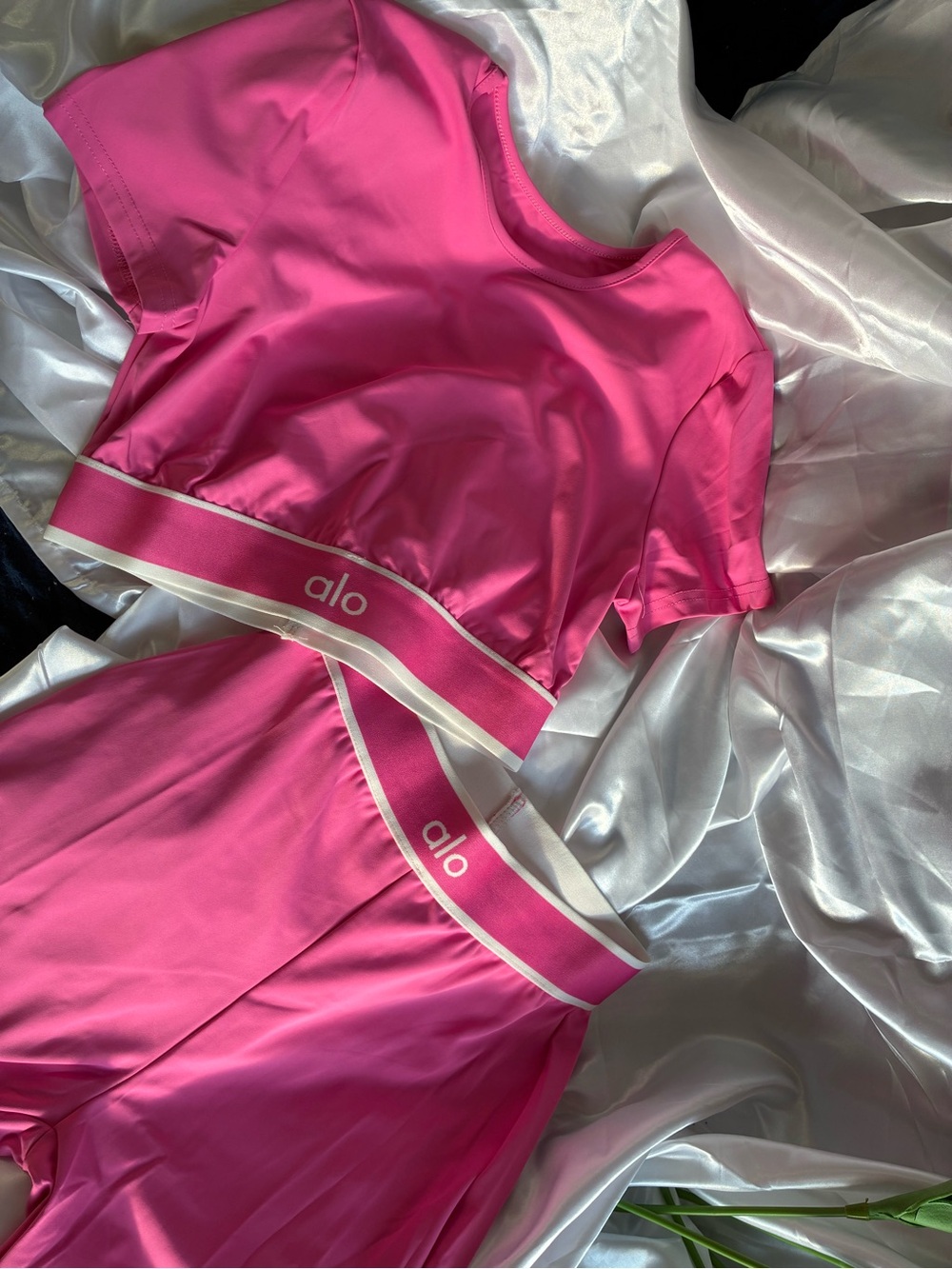 ALO inspiration Yoga Bright Pink Crop Top and High-Waist Leggings Set